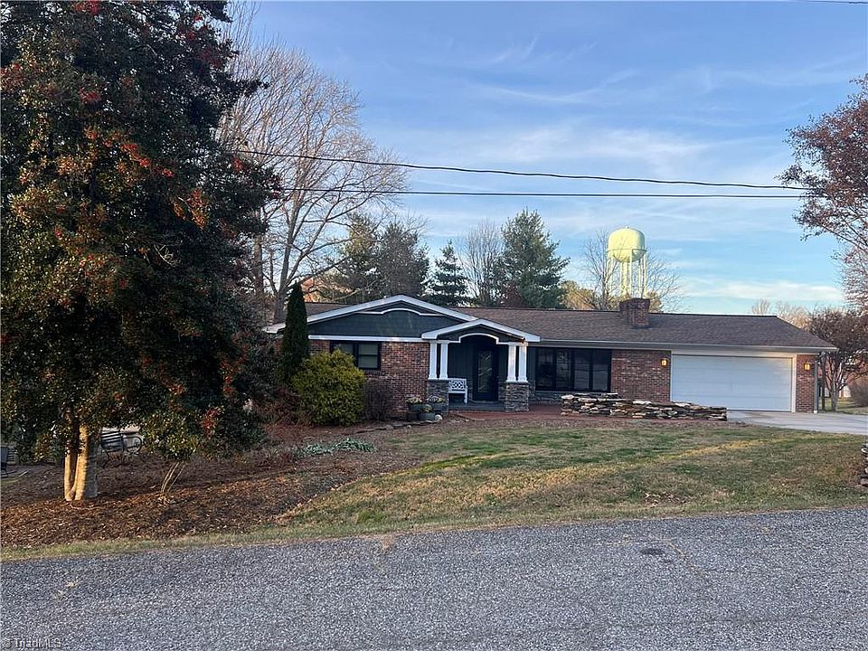 1st image of 136 Kirby Ave