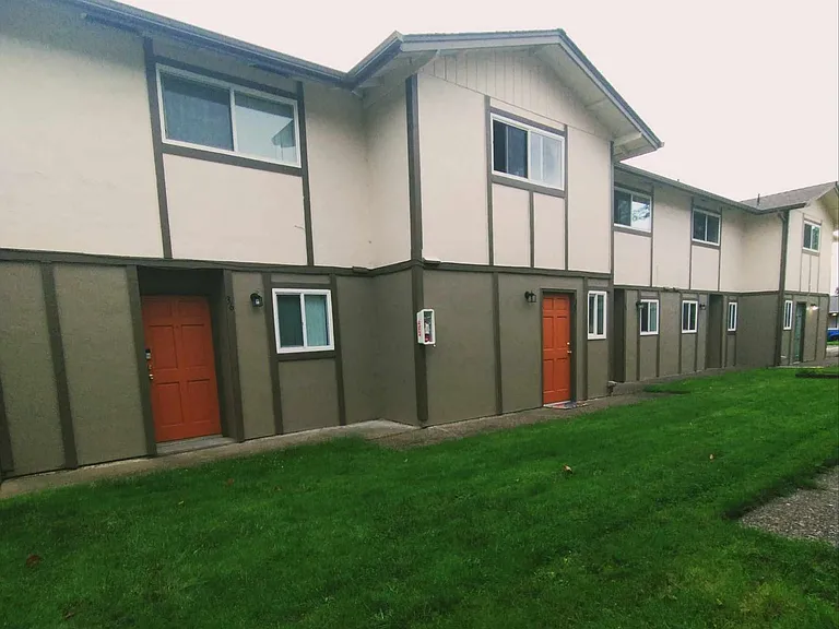 Country Pines Townhomes — Photo 15