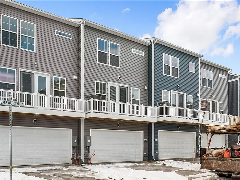 644 Hemsworth Ln — Photo 2
