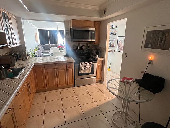 4th image of 1301 Miami Gardens Dr Unit 1-701W
