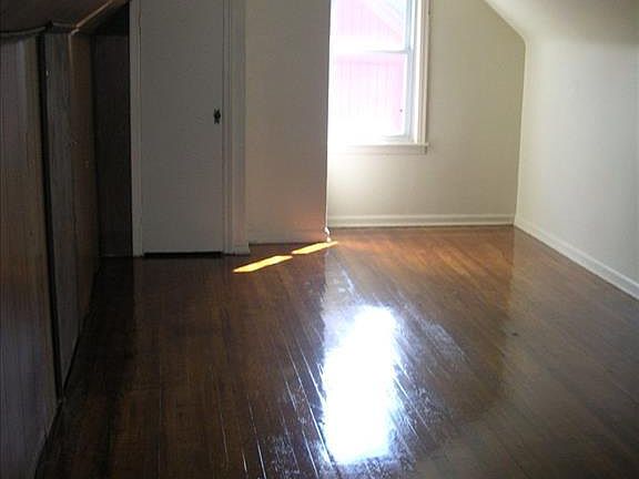 4th image of 25667 Stanford St
