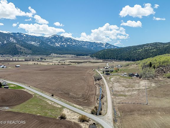 4th image of 9.57 Willow Creek Ln