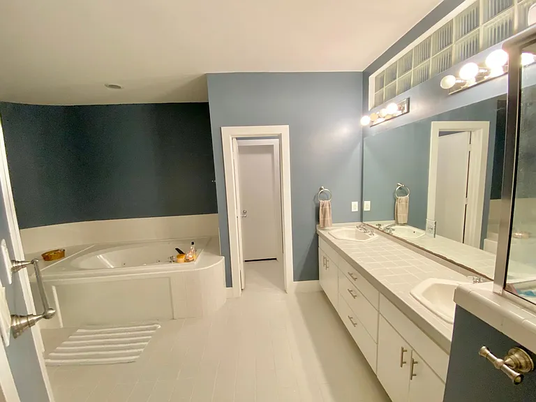 9818 Meredith Elise Ct — Photo 12