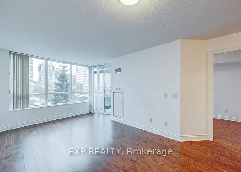 25 Greenview Ave #422 — Photo 2