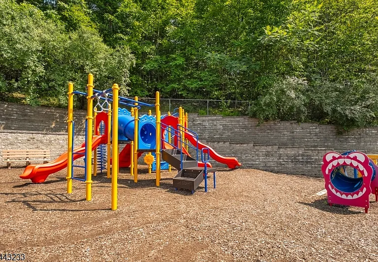 418 Dalton Ct — Photo 44