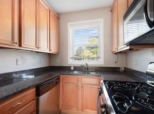 8056 Davis Dr APT 1S, Clayton, MO 63105