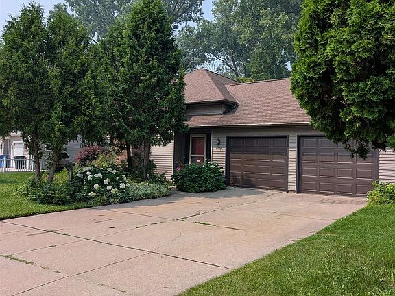 3rd image of 2050 Hilltop Dr