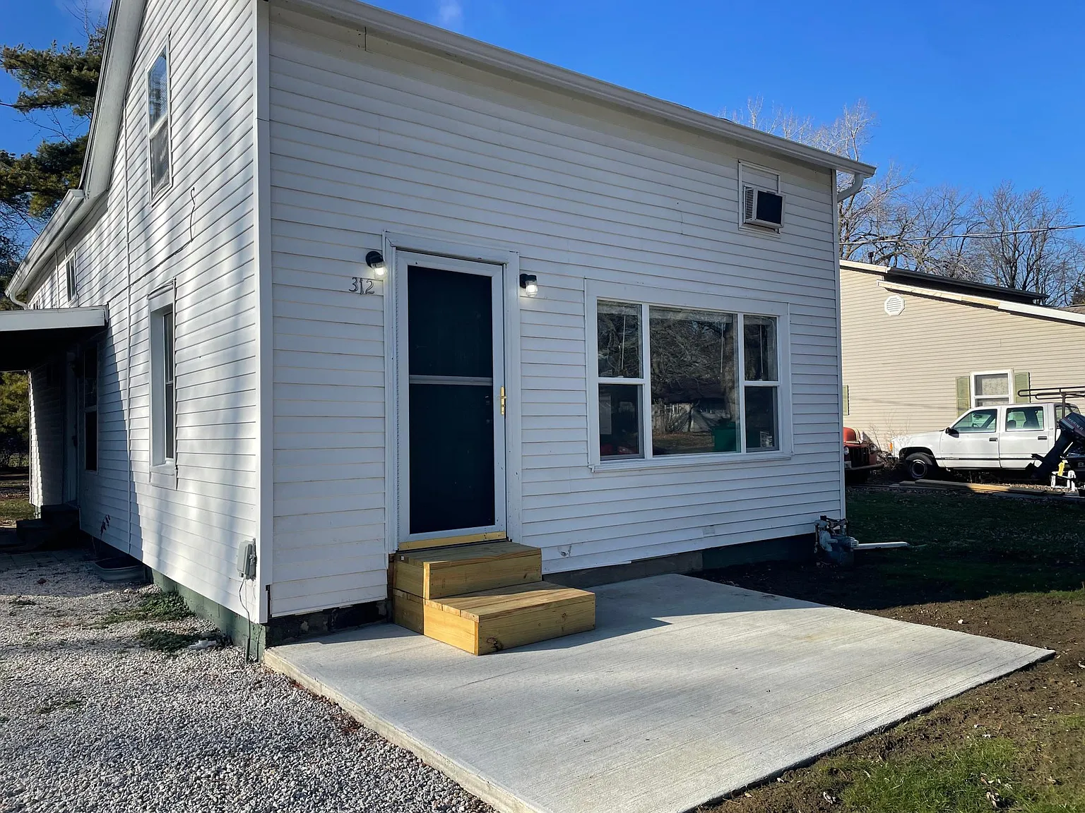 312 N West St — Photo 1