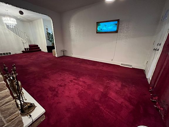 Living room (Pic #2)