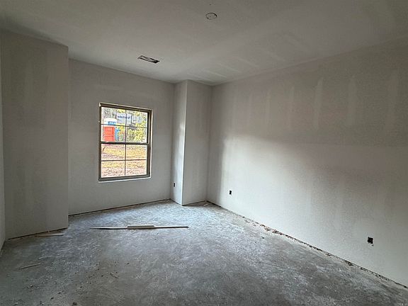 5th image of 366 Sellers Rd