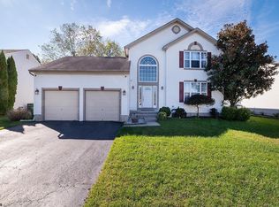 32 Highland Cir, Egg Harbor Township, NJ 08234