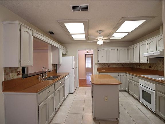 4th image of 3204 Toucan Ave