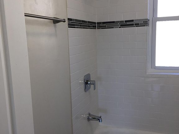 5th image of 3823 N Greenview Ave #17-2E