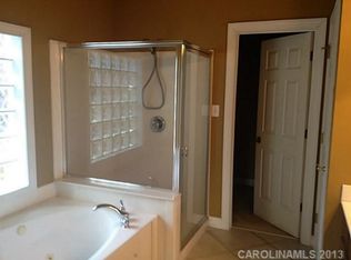 1409 Porch Swing Ln, Matthews, NC 28104