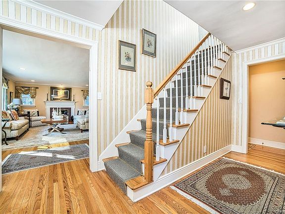 4th image of 15 Meadow Ln