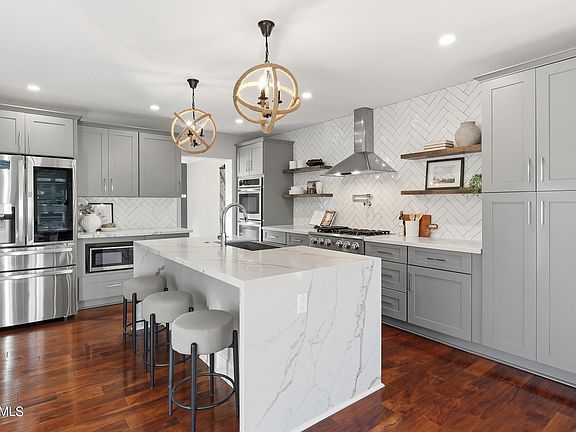 3rd image of 1123 E CORONADO Road