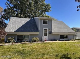 2505 S 18th St, Grand Forks, ND 58201