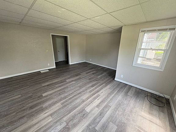 2nd image of 920 W 2nd St #1