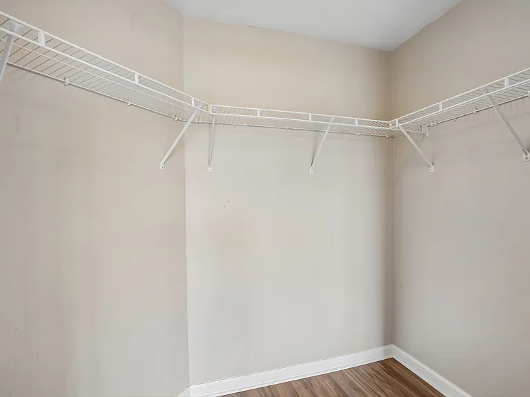 Maddox Apartments — Photo 17