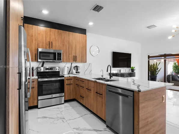 10467 W 34th Ct, Hialeah, FL 33018