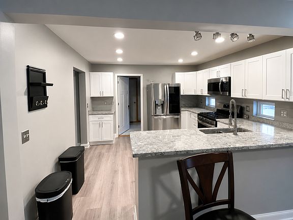 3rd image of 7704 Scarlett Oak Dr