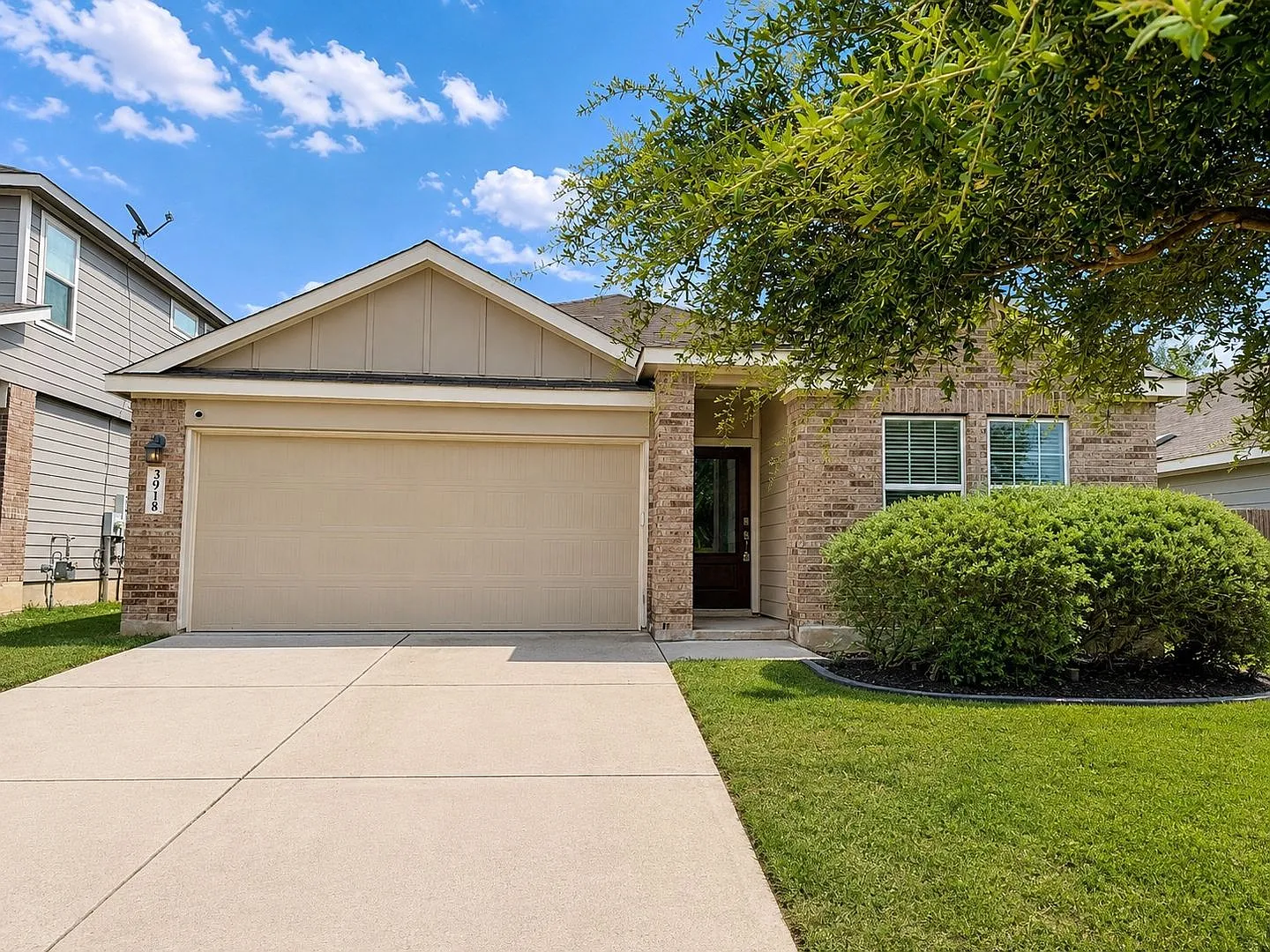 Lovely 3-Bedroom, 2-Bath Single-Story Home In Parc At Escondido With Easy Access To Randolph Afb,... — Photo 1