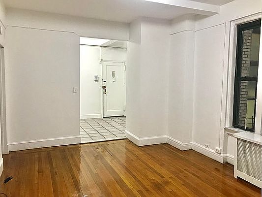 3rd image of 135 E 50th St APT 2M