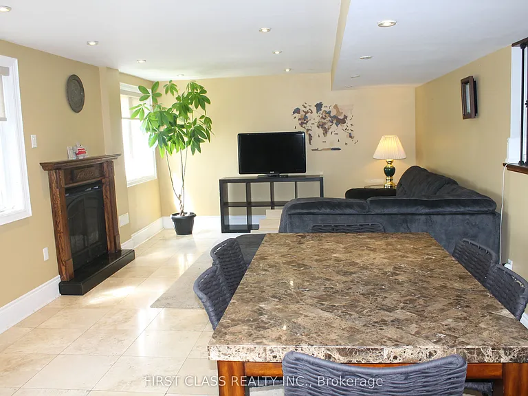 37 Townwood Dr — Photo 2