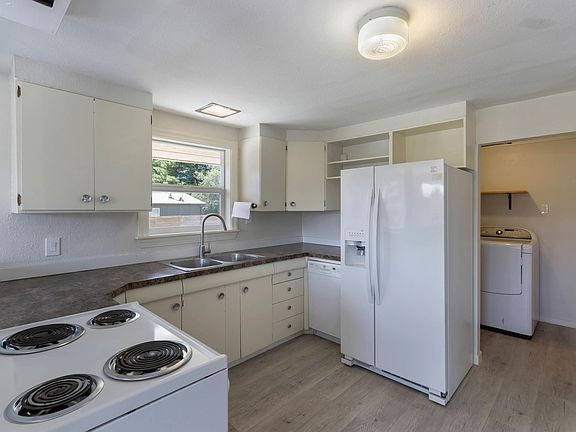 5th image of 632 Roberson Way