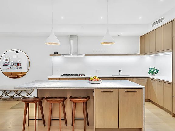 5th image of 134 W 83rd St #2