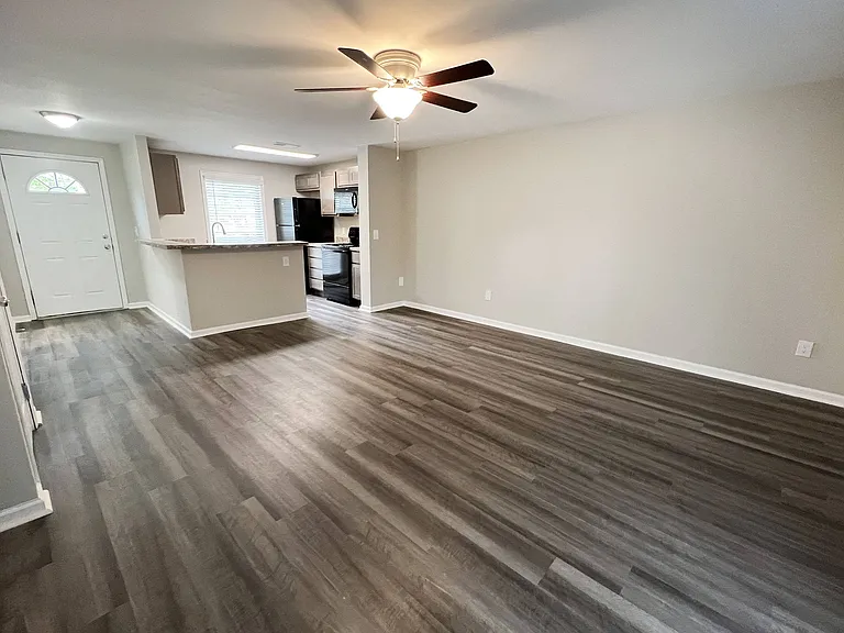 Woodhills Apartments — Photo 81