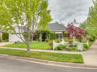 2057 Fallen Leaf Dr, Medford, OR 97501