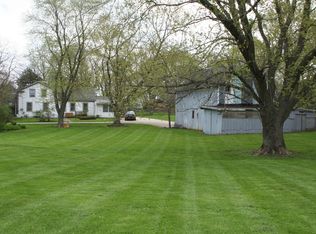 616 W Slocum Lake Rd, Wauconda, IL 60084