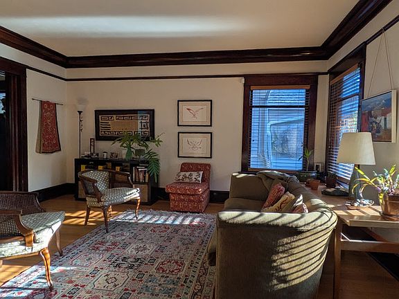 4th image of 1211 SE 52nd Ave