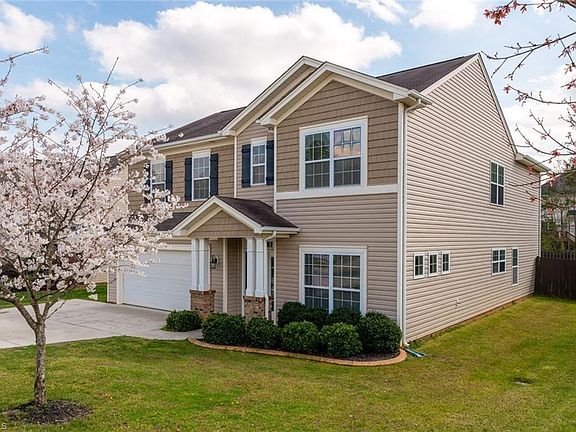 2nd image of 2025 Heron Pointe Dr