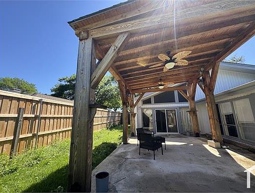 4th image of 2203 Victoria Ln