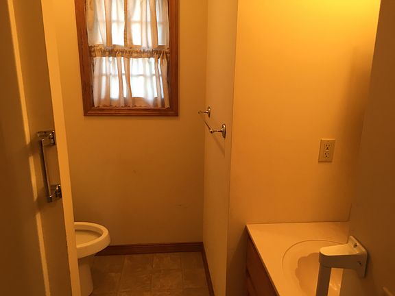 4th image of 445 Harrison Ln
