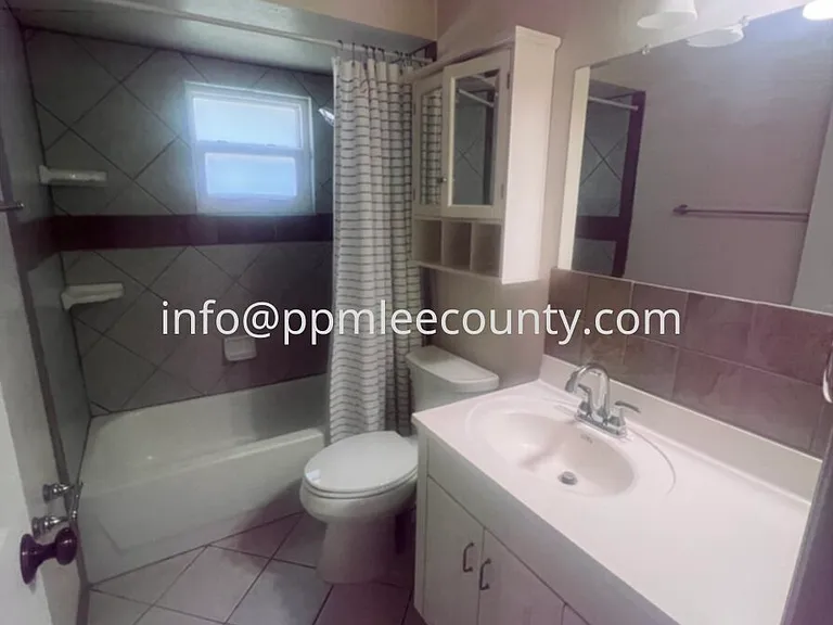 1015 SE 25th Ter — Photo 12