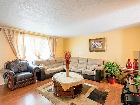 2nd image of 3820 Farm Brook Ln