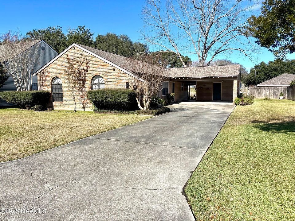 1st image of 110 Bickerton Dr