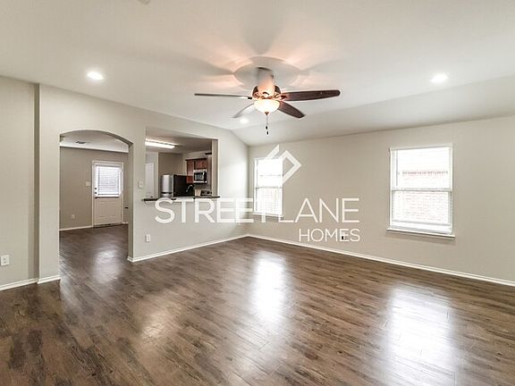 3rd image of 304 Hawthorn Dr