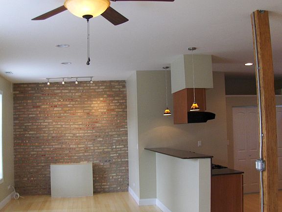 4th image of 3724 W Wrightwood Ave #2W