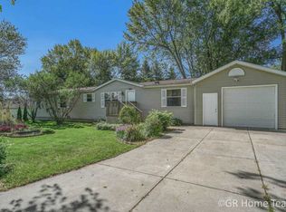 1560 Lark Ln SE, Kentwood, MI 49508