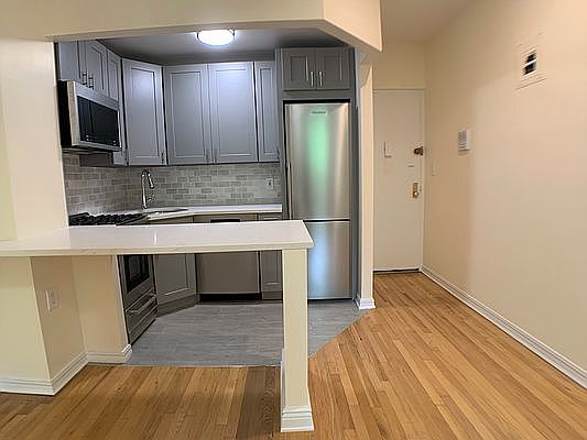 1st image of 7 W 87th St #4M