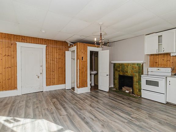 5th image of 638 N Broadway Ave