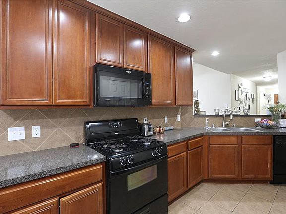 5th image of 11042 Ferndale Way Dr