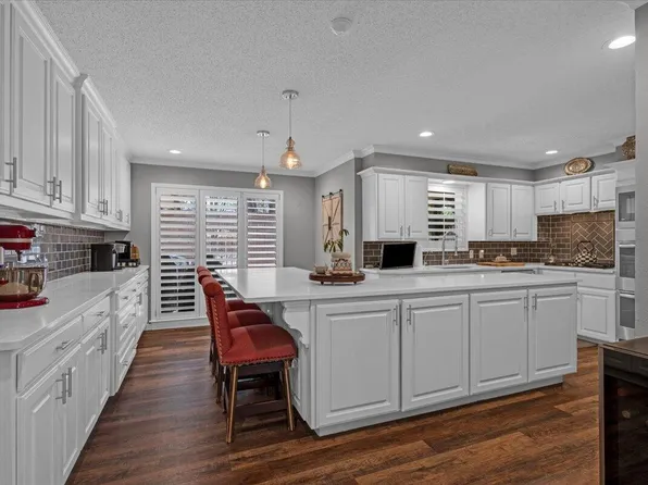 2004 Rice Dr, Levelland, TX 79336