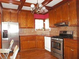 4th image of 450 Cherry Ave
