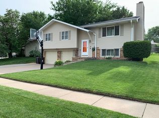 5731 NW 4th St, Lincoln, NE 68521