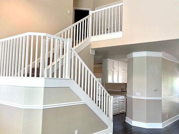 3rd image of 1041 E Monticello Cir